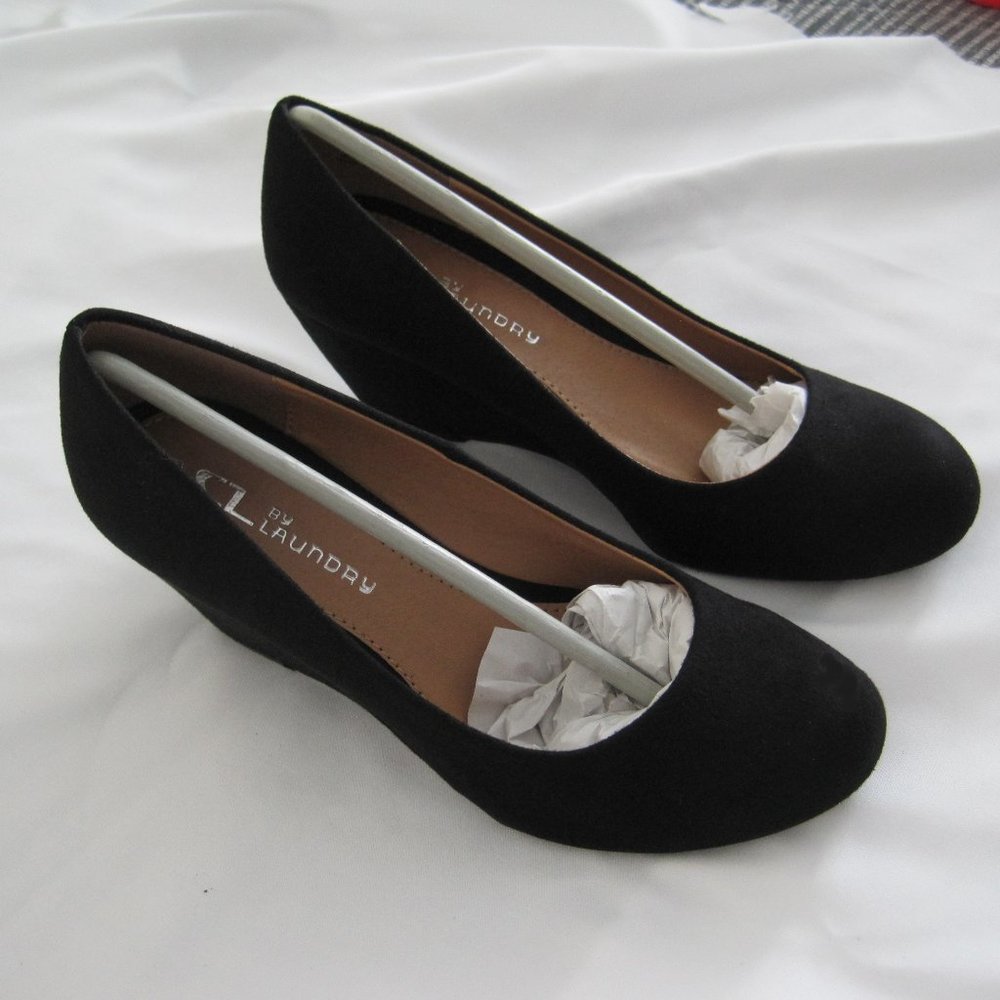 CL by CHINESE LAUNDRY BLACK SUEDE WEDGE SHOES 6M